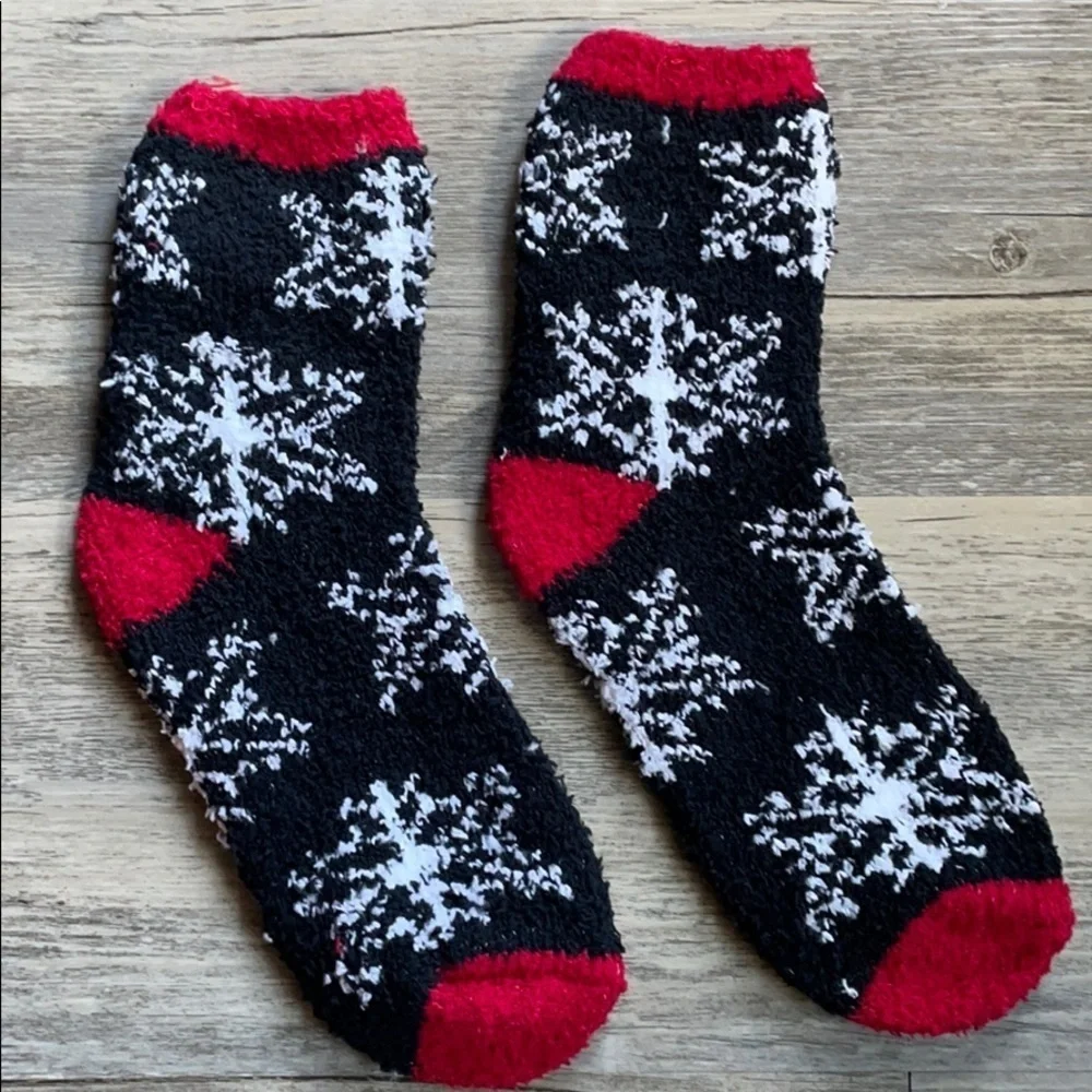 NWOT Women's Two Pairs of Fuzzy Socks Christmas Trees And Snowflakes